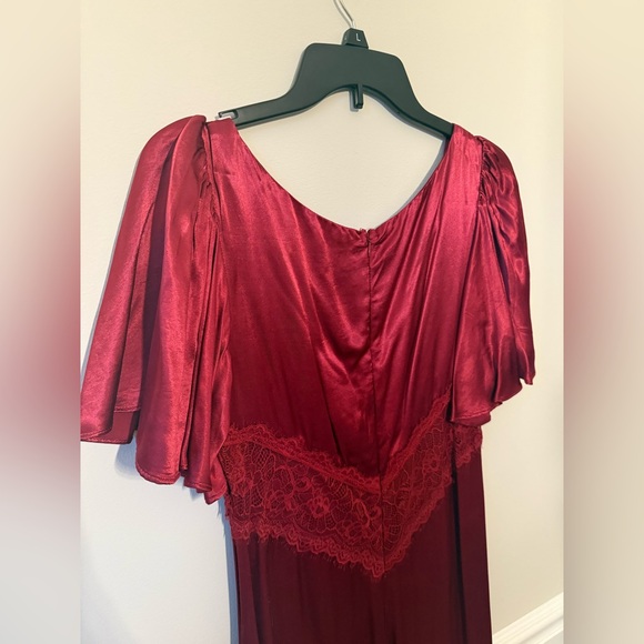 ASTR the label Aurelia Satin V-Neck Midi Dress - Wine - Picture 9 of 13